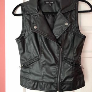 Sleeveless jacket